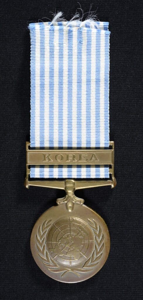 United Nations Command バッジ 実物 Official United Nations Cap Badge Military Insignia Issued