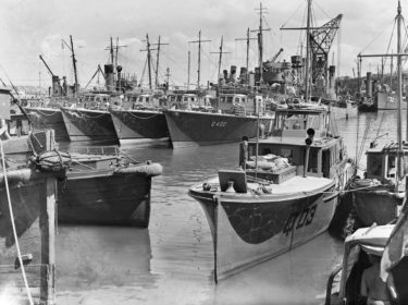 80th and 81st Fairmile Flotillas docked in Calliope Basin prior to their departure to the Solomon Islands. Twelve RNZN Fairmile patrol vessels