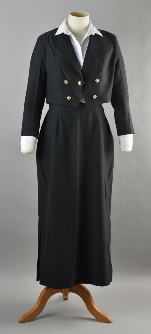 Formal Mess Kit Uniform belonging to Pauline. 2017.251.1