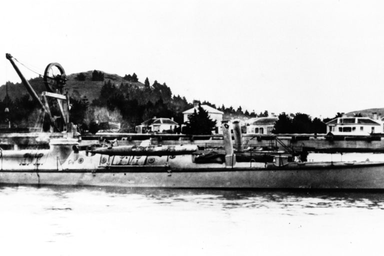 AAA 0007 Torpedo Boat alongside the wharf at Topedo Bay, Devonport Spar Torpedo Boat Alongside Torpedo Bay Wharf