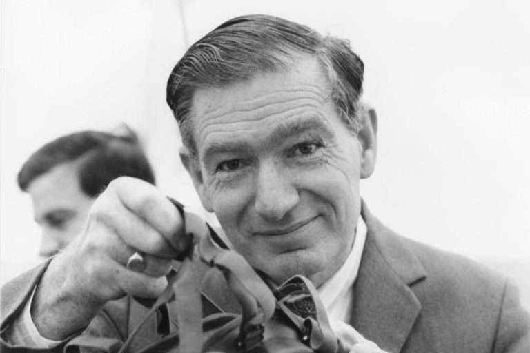 AAU 0706 Otago Mururoa, Fraser Coleman MP MP Fraser Colman on HMNZS Otago