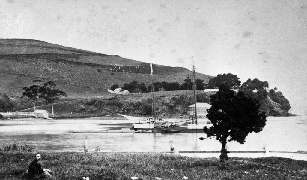 Torpedo Bay, scow unloading, 1886