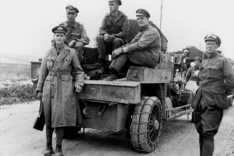 AUB-0041-WW1-Armoured-car WWI Armoured car