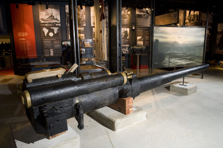20110905_PH_V1020230_0029.jpg Gun from I1 Submarine