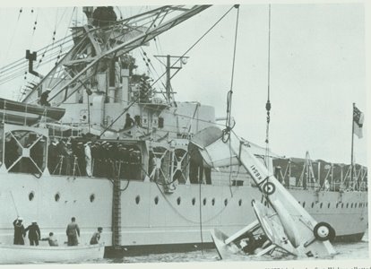 K5841 (Walrus) recovery after crashing in Wellington Harbour 24 November 1937